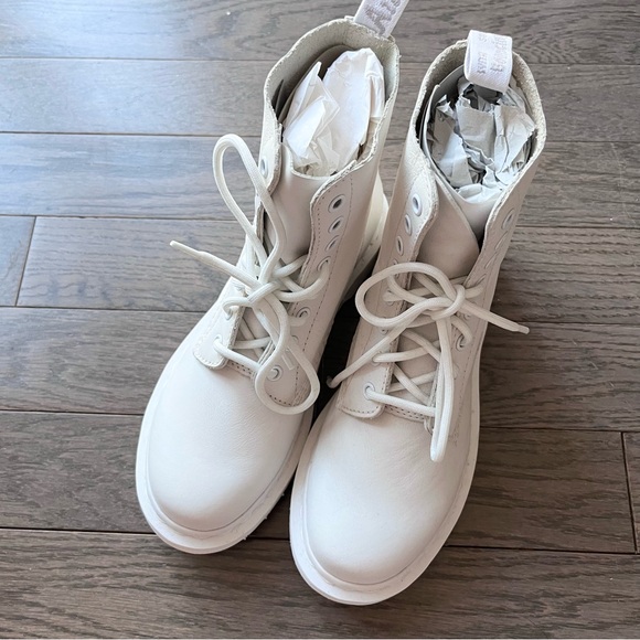 NIB Dr. Martens 1460 Nappa Leather 8-Eye Boot Pascal mono optical white size 8 - Picture 2 of 8